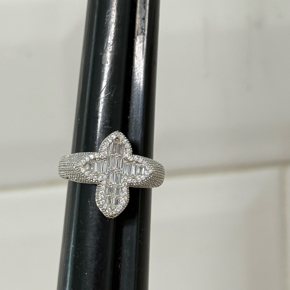 925 Sterling Silver Ring - Picture 5 of 7